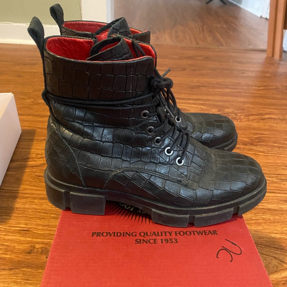 Saint + Sofia combat boots. Size 38